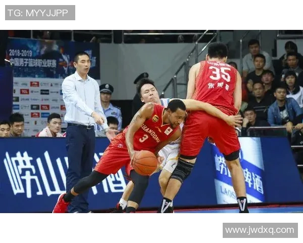 成都篮球队与上海篮球队赛后战术分析与复盘探讨 成都篮球队与上海篮球队赛后战术分析与复盘探讨